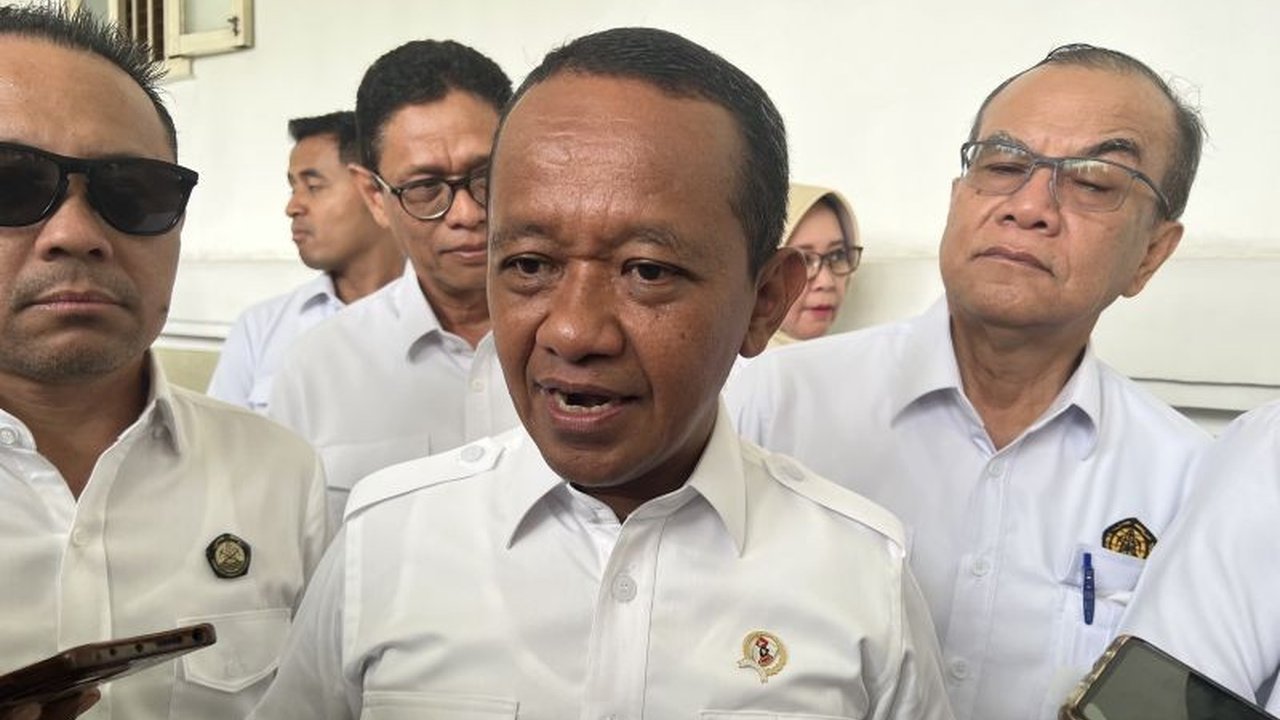 Menteri ESDM, Bahlil Lahadalia, memastikan konflik India-Pakistan tidak mengganggu ekspor batu bara Indonesia, meskipun India merupakan salah satu importir utama.