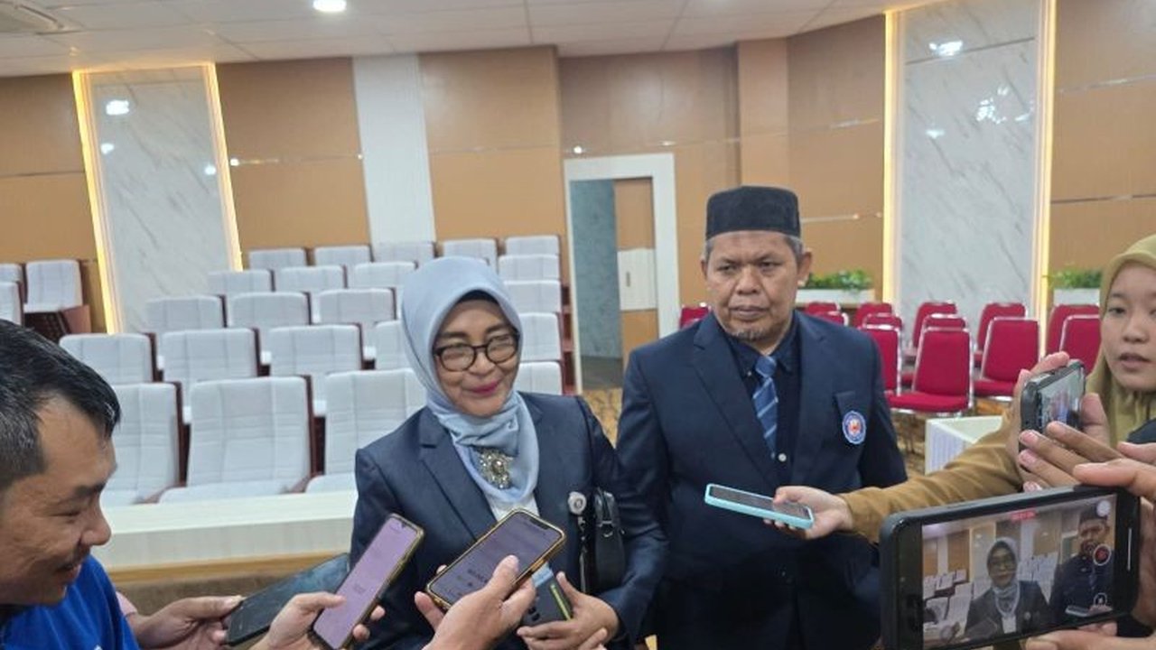 Tiga Guru Besar Universitas Halu Oleo, Prof. Armid, Prof. Ruslin, dan Prof. Takdir Saili, berhasil lolos seleksi tahap akhir calon rektor setelah melalui rapat senat tertutup.