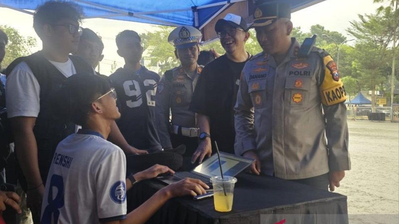 Polres Malang menggelar simulasi pengamanan pertandingan di Stadion Kanjuruhan sebagai persiapan laga Arema FC vs Persik Kediri, melibatkan 1009 personel dan sistem pengamanan empat ring untuk mencegah tragedi serupa Tragedi Kanjuruhan.