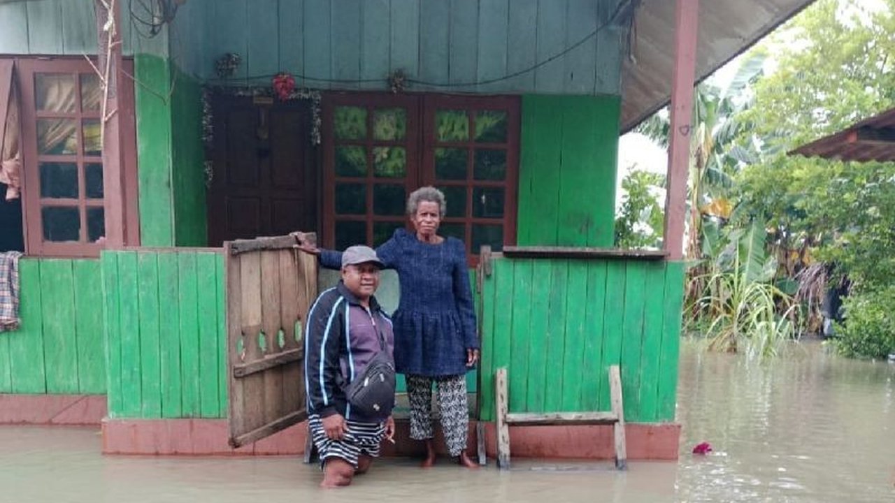 Banjir di Mamberamo Raya, Papua, telah menyebabkan evakuasi 1.577 jiwa dan lumpuhnya aktivitas ekonomi di enam distrik akibat tingginya curah hujan dan banjir kiriman.