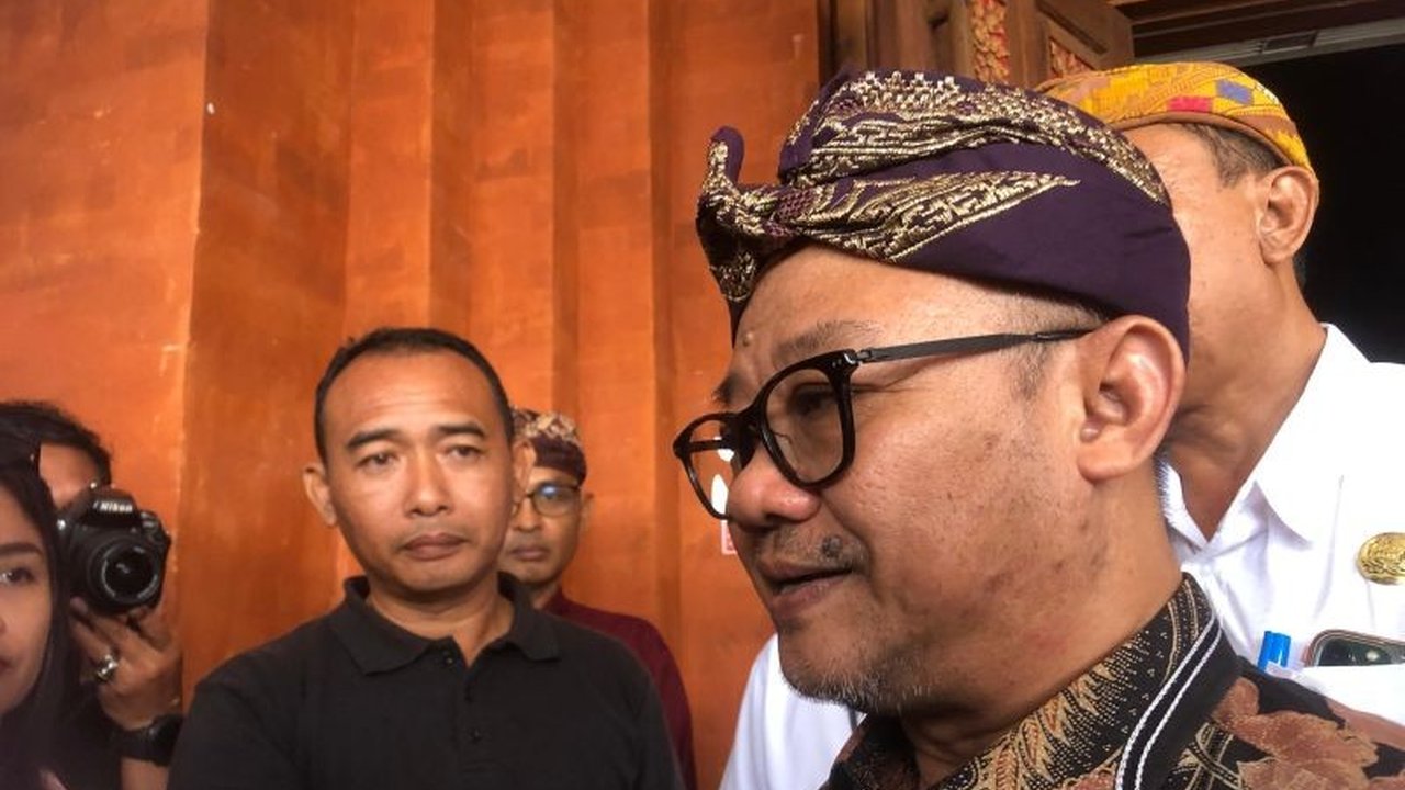 Menteri Pendidikan, Kebudayaan, Riset, dan Teknologi (Mendikbudristek) ungkap dua kendala utama pendidikan inklusif di Indonesia: kesiapan satuan pendidikan dan kendala kultural.