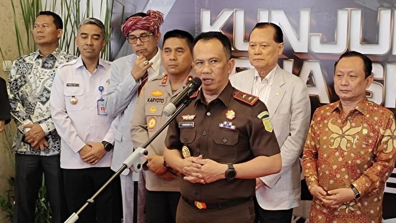 Kejaksaan Tinggi DKI Jakarta telah menuntut hukuman mati terhadap 30 bandar narkoba sepanjang tahun 2024 dan 2025, sebagai komitmen memberantas peredaran narkoba dan memberikan efek jera.