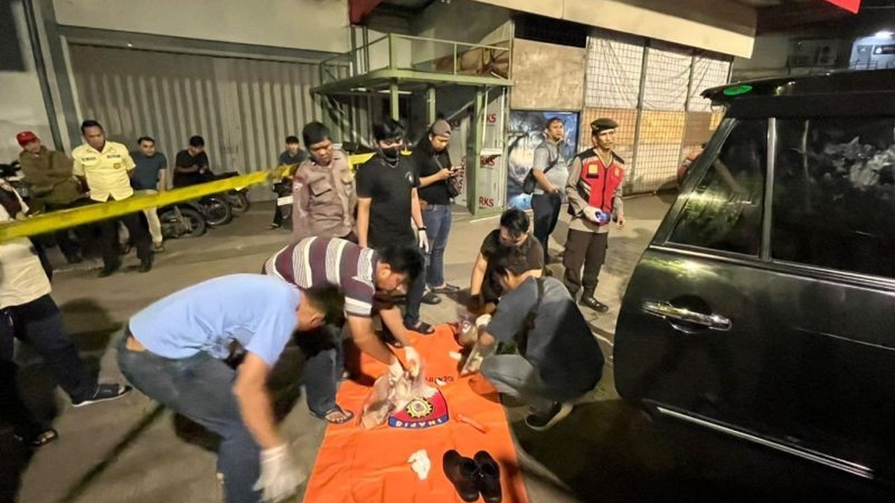 Polresta Jambi menyelidiki kematian dua sejoli yang ditemukan tewas di dalam mobil di pusat perbelanjaan, dengan dugaan sementara keracunan gas AC.