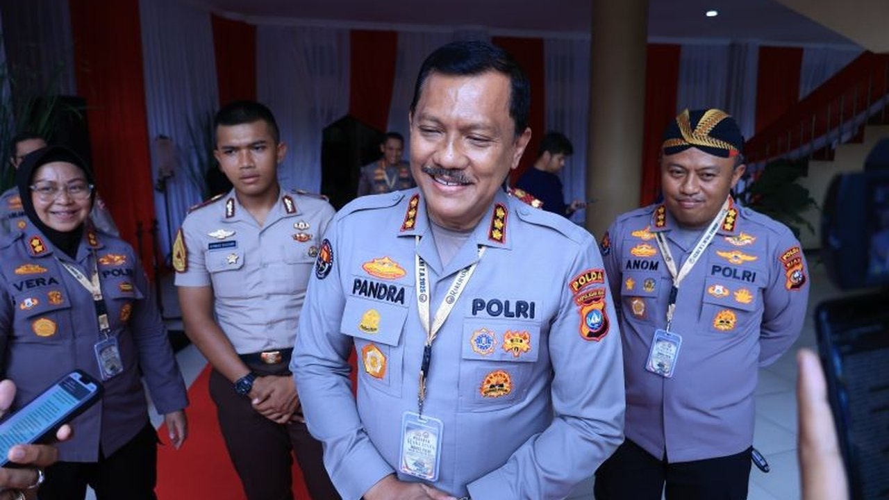 Kombes Pol. Zahwani Pandra Arsyad, Kabid Humas Polda Kepri, dinobatkan sebagai peserta terbaik pelatihan media handling ANTARA dalam Rakernis Divisi Humas Polri 2025, berkat kemampuannya menguasai isu dan teknik wawancara.