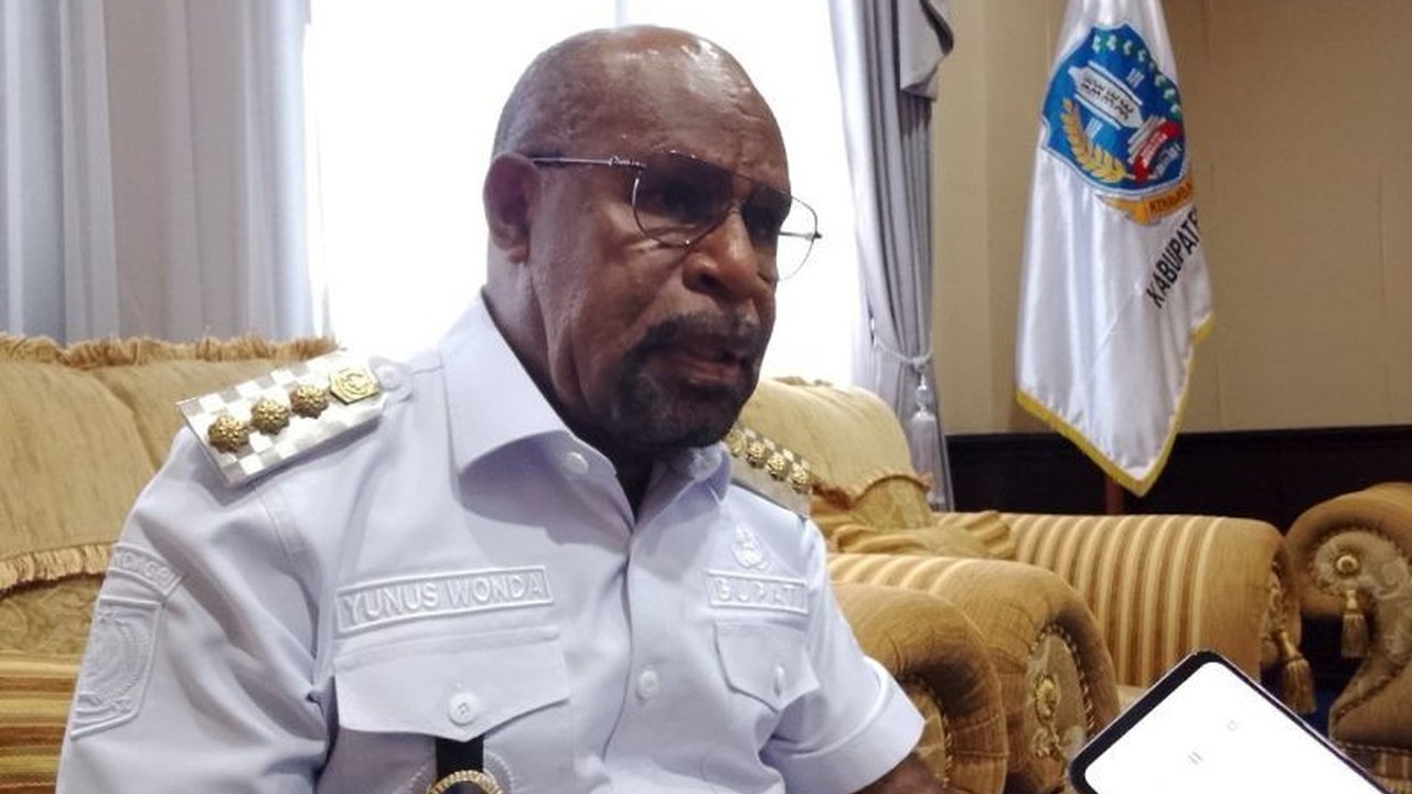 Bupati Jayapura, Yunus Wonda, mengajak masyarakat untuk memerangi peredaran minuman beralkohol demi masa depan generasi muda yang lebih baik dan terciptanya keamanan di Kabupaten Jayapura.