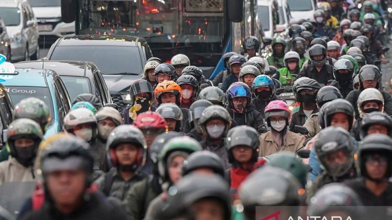 Kebijakan ganjil genap di Jakarta dinilai tidak efektif mengatasi kemacetan dan hanya menjadi solusi sementara, Anggota DPRD DKI Jakarta Dwi Rio Sambodo mendorong solusi struktural jangka panjang.