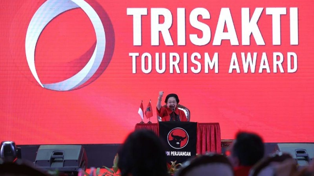 Ketua Umum PDI Perjuangan, Megawati Soekarnoputri, mengakui kekalahan telak partainya dalam Pemilu 2024 dan menyinggung kegagalan kadernya.