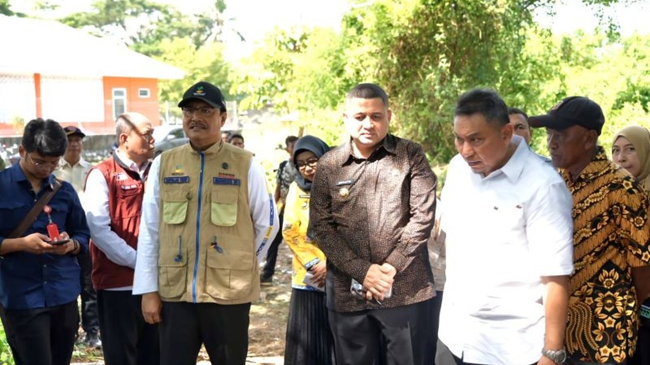 Menteri Sosial Saifullah Yusuf meninjau lahan di Makassar untuk pembangunan rumah bagi Naila, calon siswa Sekolah Rakyat dari keluarga miskin ekstrem, yang mendapat perhatian khusus dari Presiden Prabowo Subianto.