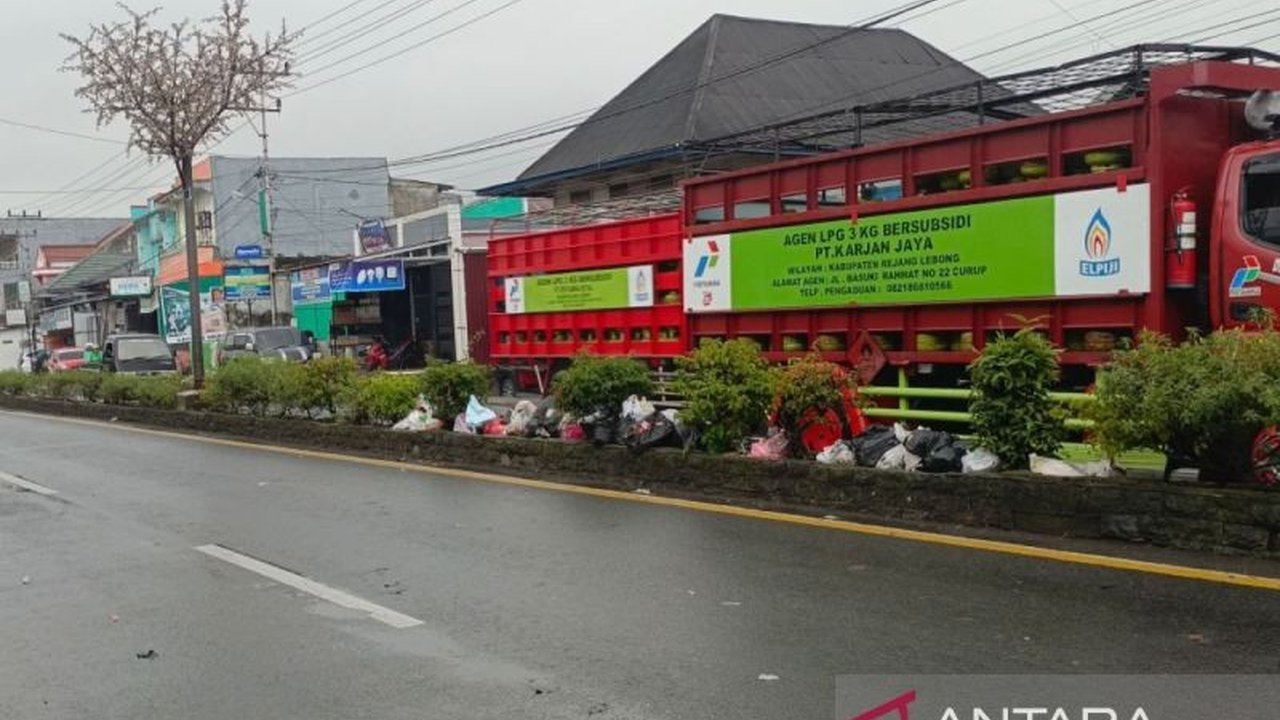 DLH Rejang Lebong Imbau Warga Jangan Buang Sampah di Median Jalan