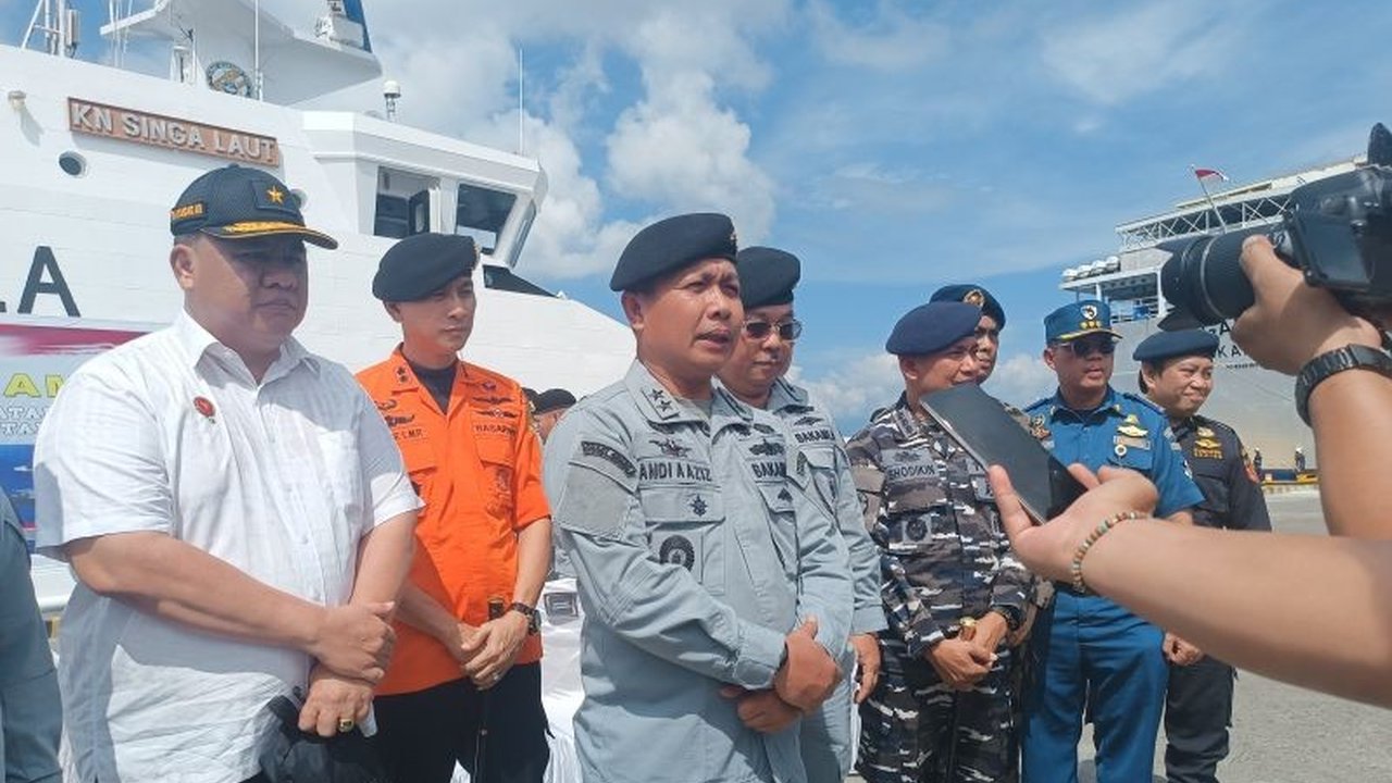 Bakamla RI bersama instansi maritim lainnya menggelar simulasi penegakan hukum di perairan Indonesia, mempersiapkan diri menghadapi berbagai ancaman di tahun 2025.