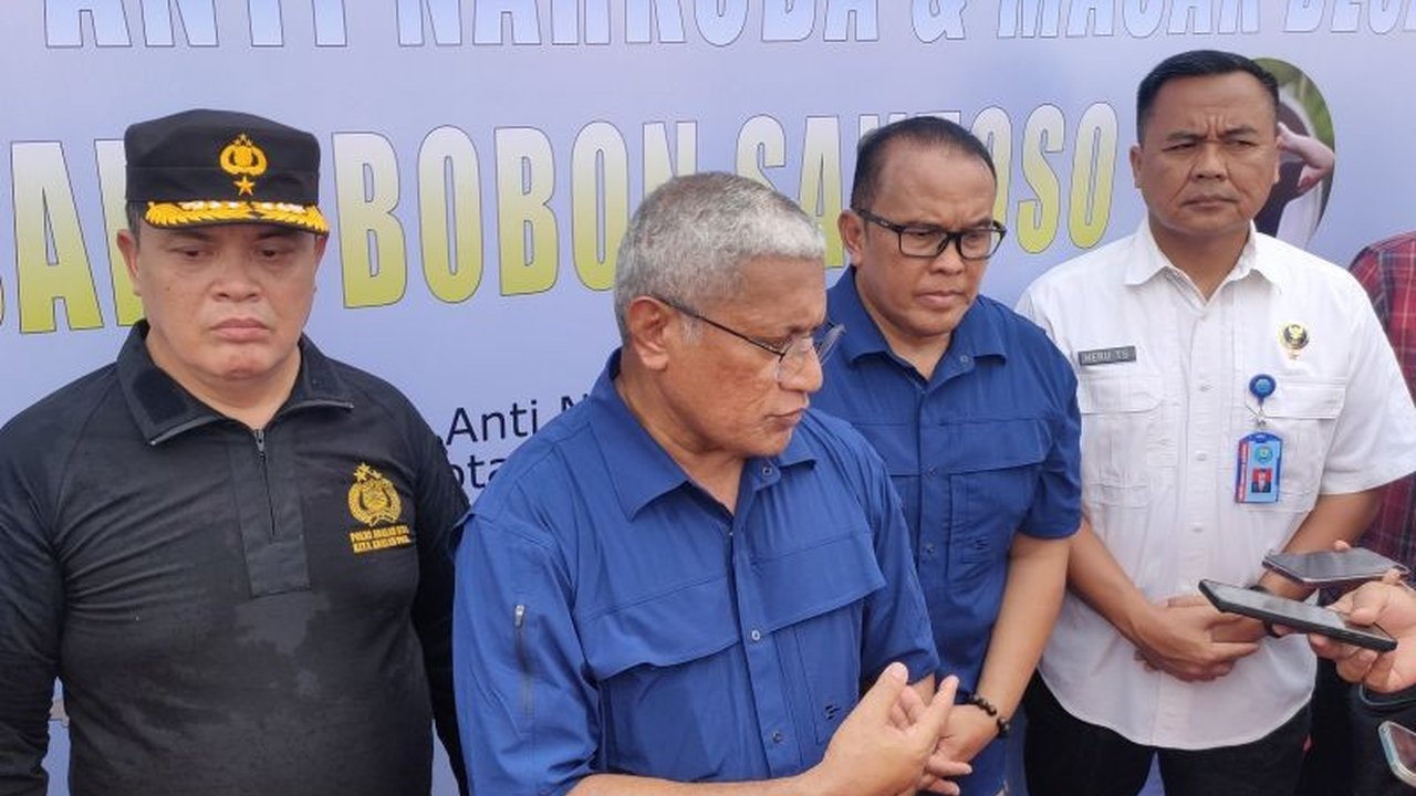 Lapangan di Kampung Boncos, Jakarta Barat, yang kerap digunakan sebagai tempat berkumpulnya pecandu narkoba akan dibangun menjadi fasilitas olahraga untuk mencegah penyalahgunaan narkoba dan meningkatkan perekonomian warga.