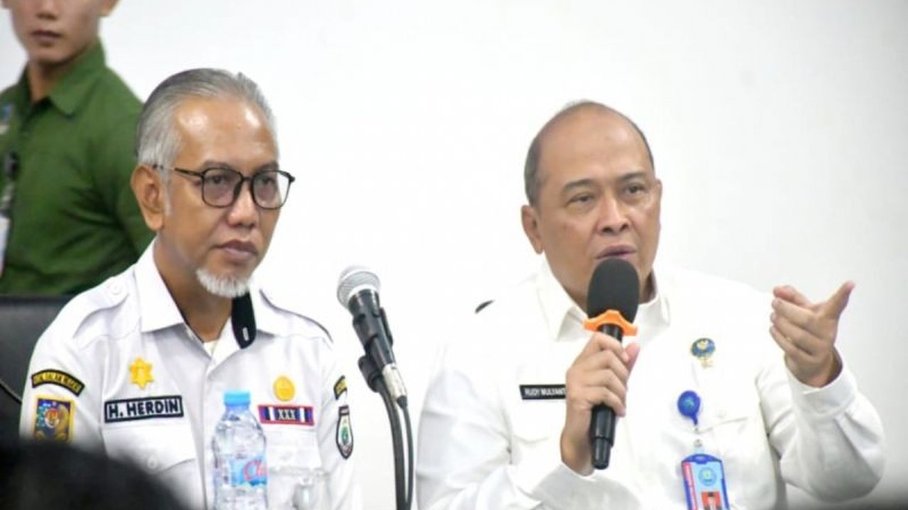 Sekda Sulbar memberikan peringatan keras kepada seluruh ASN agar menjauhi narkoba, dengan ancaman sanksi tegas bagi yang terlibat.