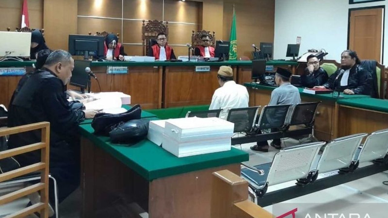 Dua anggota Poktan Motekar di Serang dituntut hukuman lebih dari satu tahun penjara dan denda karena menggelapkan 20 ekor sapi bantuan Kementerian Pertanian senilai Rp300 juta.