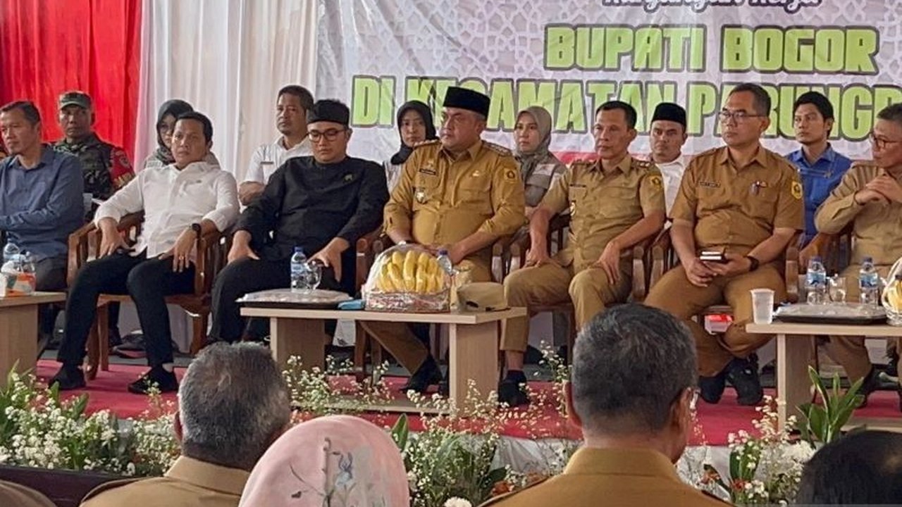 Bupati Bogor, Rudy Susmanto, melibatkan warga dalam menentukan prioritas perbaikan jalan di Parungpanjang agar aktivitas ekonomi tetap berjalan selama proses perbaikan.