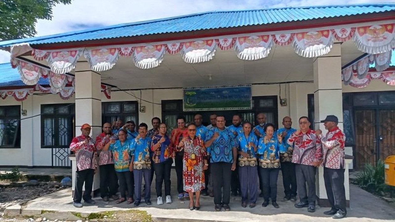 Pemerintah Provinsi Papua Pegunungan menginisiasi pembentukan kampung adat di delapan kabupaten untuk melestarikan nilai-nilai kearifan lokal dan budaya asli Papua.