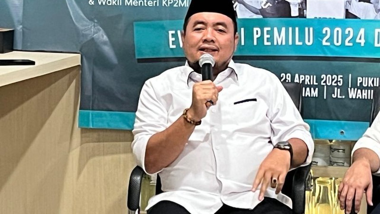 Ketua KPU RI, Mochammad Afifuddin, mengusulkan jeda waktu antara tahapan Pemilu dan Pilkada untuk menghindari beban berlebih bagi penyelenggara setelah Pemilu 2024 yang dinilai paling rumit.
