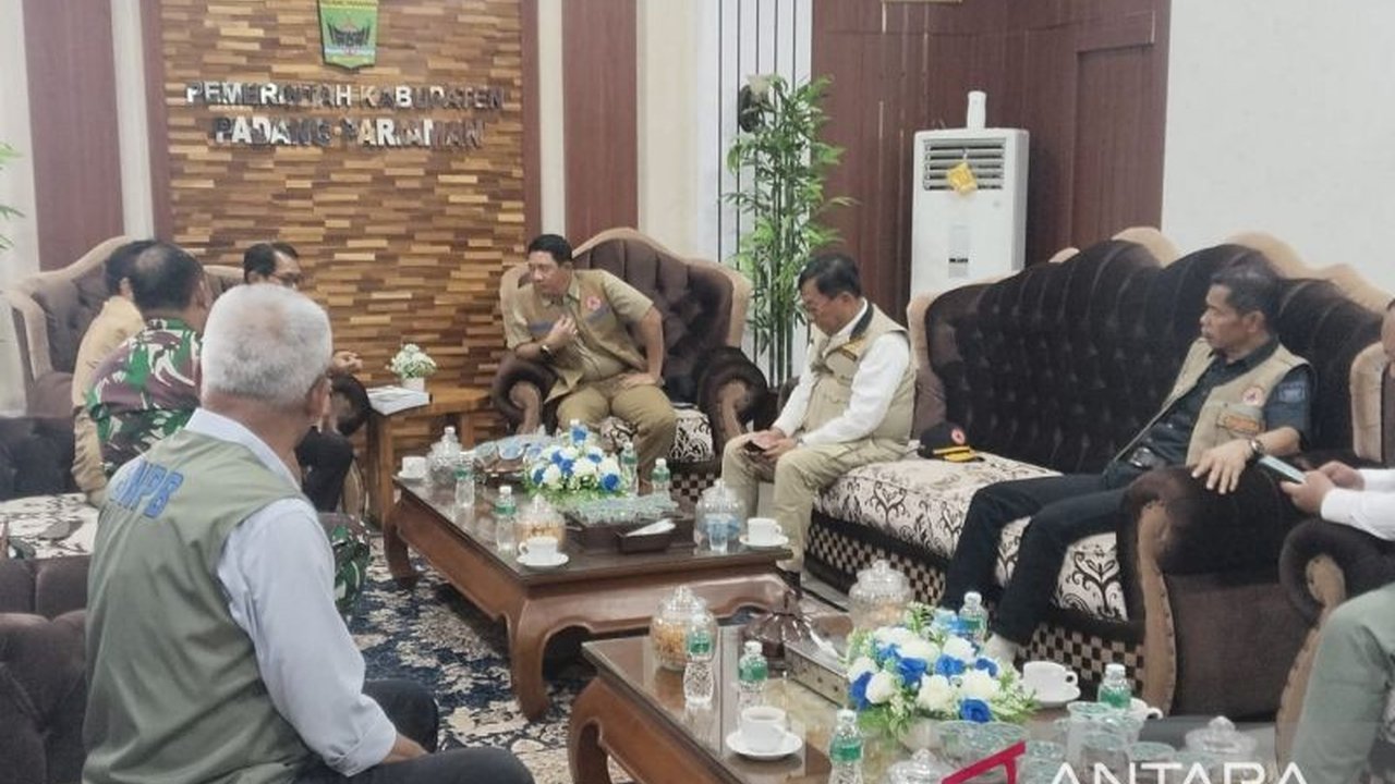 BNPB mengapresiasi gotong royong normalisasi Sungai Batang Ulakan di Padang Pariaman, Sumatera Barat, sebagai upaya mitigasi bencana banjir yang melibatkan berbagai pihak.