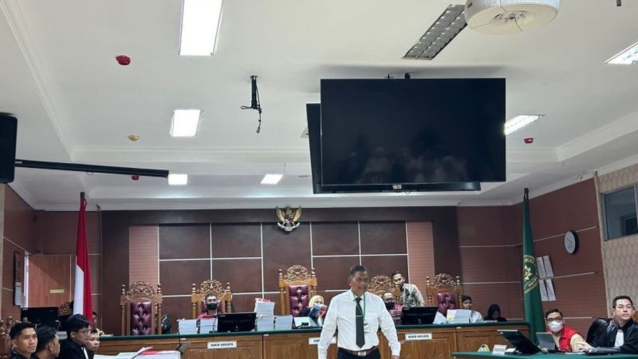Sidang kasus dugaan penyisihan barang bukti sabu 1 kg yang melibatkan Kompol Satria Nanda menghadirkan Prof. Mudzakir, ahli hukum pidana UII, sebagai saksi ahli yang memberikan keterangan penting terkait barang bukti dan asas hukum.