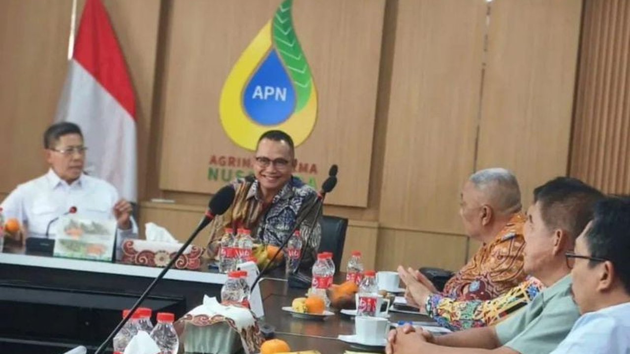 Pemkab Bengkayang dan PT Agrinas Palma Nusantara berkolaborasi mengoptimalkan lahan sawit eks PT Duta Palma seluas 33.000 hektare di Bengkayang, Kalimantan Barat, membuka peluang kerja dan meningkatkan kesejahteraan masyarakat.