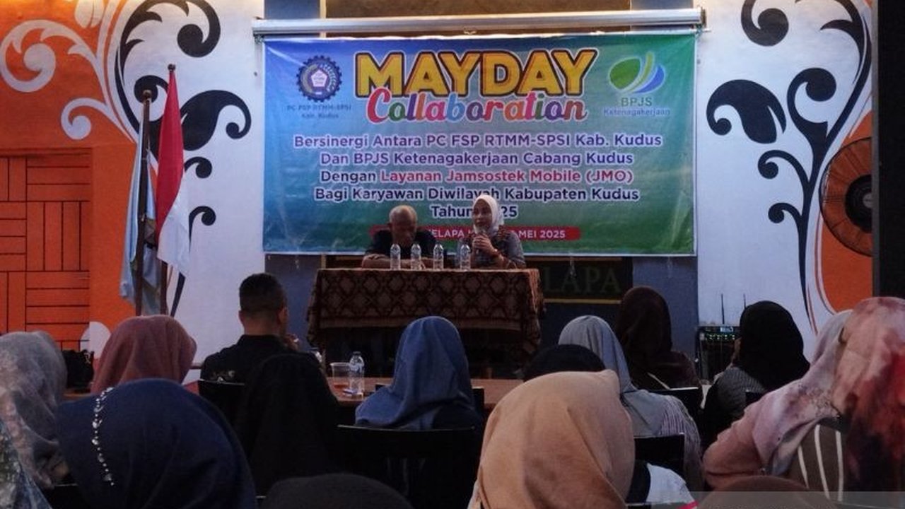 Federasi Serikat Pekerja Rokok Tembakau Makanan Minuman (FSP RTMM-SPSI) Kudus mendaftarkan 22.000 pekerja informal sebagai peserta BPJAMSOSTEK secara gratis, memberikan perlindungan jaminan sosial ketenagakerjaan.