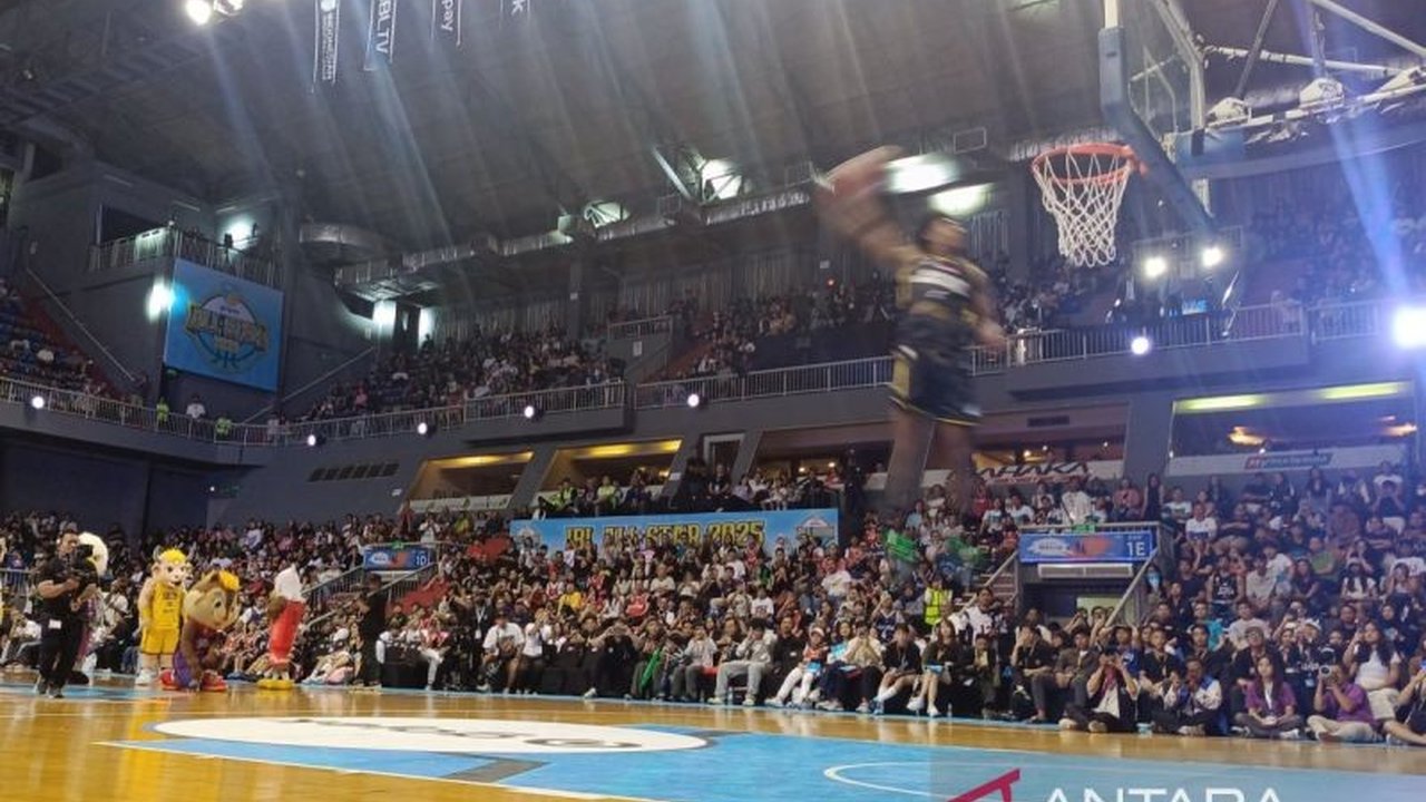 Marquis Davison memimpin Satya Wacana Salatiga meraih kemenangan atas Pacific Caesar Surabaya dengan mencetak 31 poin dalam pertandingan IBL 2025 yang menegangkan.