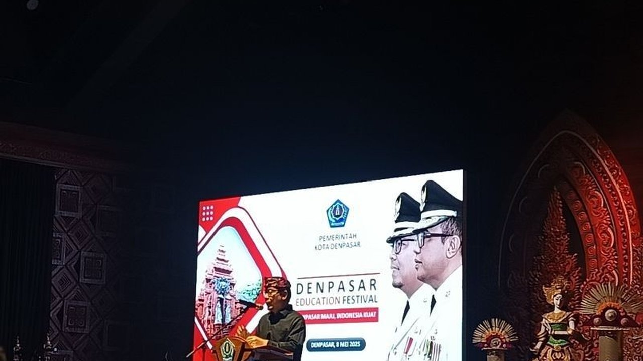 Kota Denpasar berhasil mencapai indeks pembangunan manusia (IPM) sebesar 85,11 persen pada tahun 2024, melampaui rata-rata provinsi Bali dan nasional, berkat peningkatan kualitas pendidikan dan kesehatan.