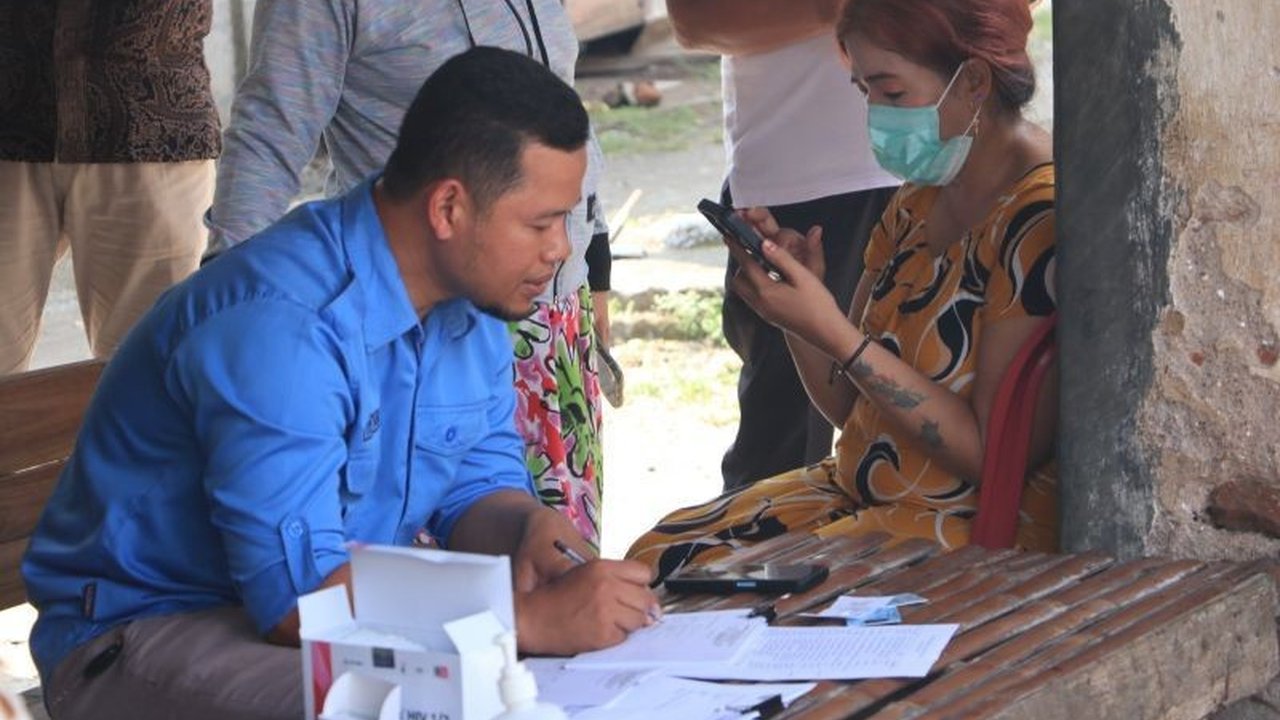 Dinas Kesehatan Ponorogo kembali menemukan lima pekerja kafe terindikasi HIV/AIDS, menambah keprihatinan dan mendorong penutupan sejumlah warung yang diduga menjadi tempat prostitusi terselubung.