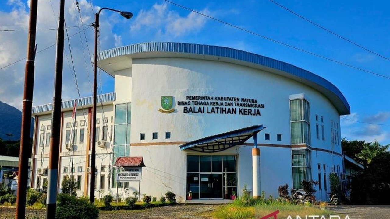 Pemerintah Kabupaten Natuna berkolaborasi dengan Bapas Tanjungpinang memberikan pelatihan keterampilan di BLK untuk anak-anak pelaku tindak pidana sebagai upaya pemulihan sosial dan kesempatan kedua.