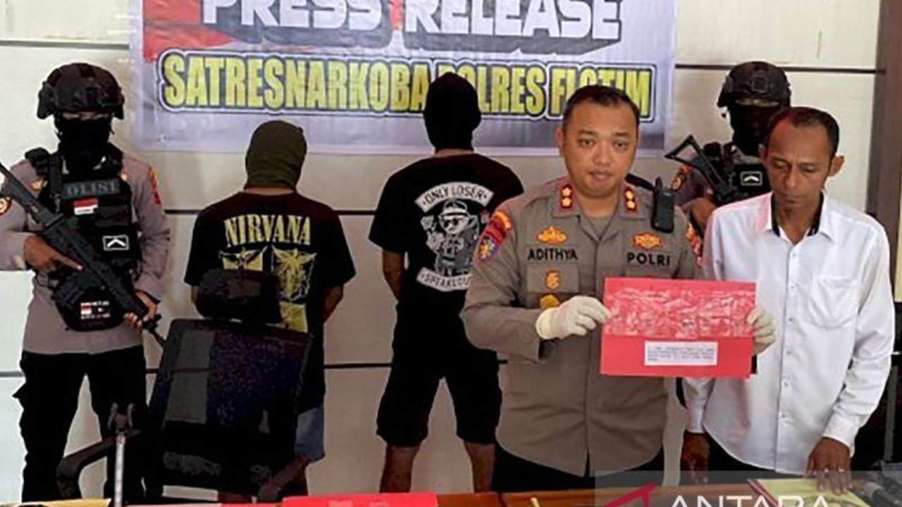Polisi di Flores Timur menangkap seorang pria yang membawa 1,6 gram sabu dari Kalimantan; tersangka terancam hukuman penjara hingga 12 tahun.