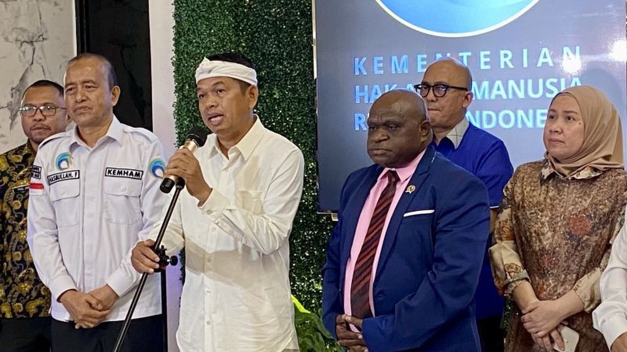 Gubernur Jawa Barat, Dedi Mulyadi, berencana berdiskusi dengan Mendikdasmen terkait program pendidikan karakter bagi siswa bermasalah di barak militer untuk mengatasi masalah disiplin dan perilaku remaja.