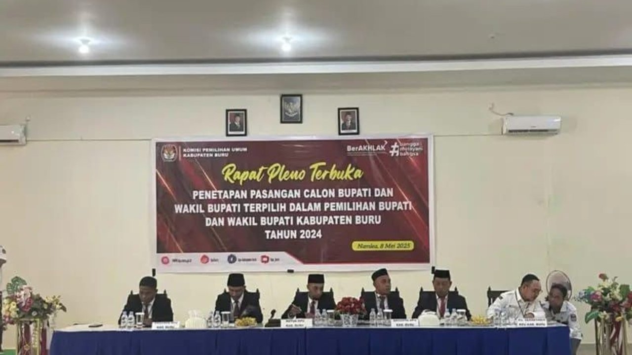 Pasangan Ikram Umasugi-Sudarmo resmi ditetapkan sebagai Bupati dan Wakil Bupati Buru terpilih oleh KPU setempat setelah melalui proses Pilkada dan Pemungutan Suara Ulang (PSU).