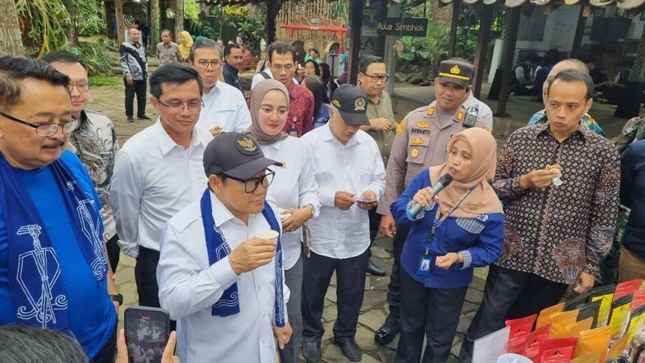 Menko PM Muhaimin Iskandar mendorong pengembangan desa wisata sebagai pusat pertumbuhan ekonomi baru dan penciptaan lapangan kerja berbasis potensi lokal, seperti yang dicontohkan Desa Wisata Pentingsari.