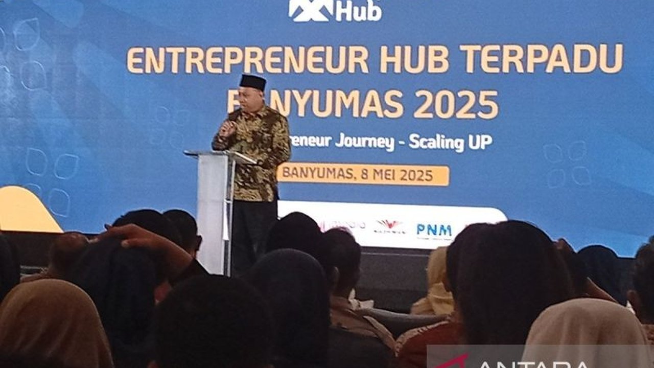 Rektor Unsoed, Prof. Akhmad Sodiq, menekankan pentingnya inovasi dan teknologi dalam pengembangan UMKM di Indonesia, mendorong kolaborasi perguruan tinggi dan pemerintah untuk meningkatkan daya saing.