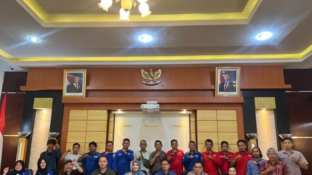Anggota Komisi V DPRD Kalbar mendorong pembentukan perda ketenagakerjaan untuk melindungi hak-hak buruh sawit, menanggapi masih banyaknya permasalahan ketenagakerjaan di sektor tersebut.