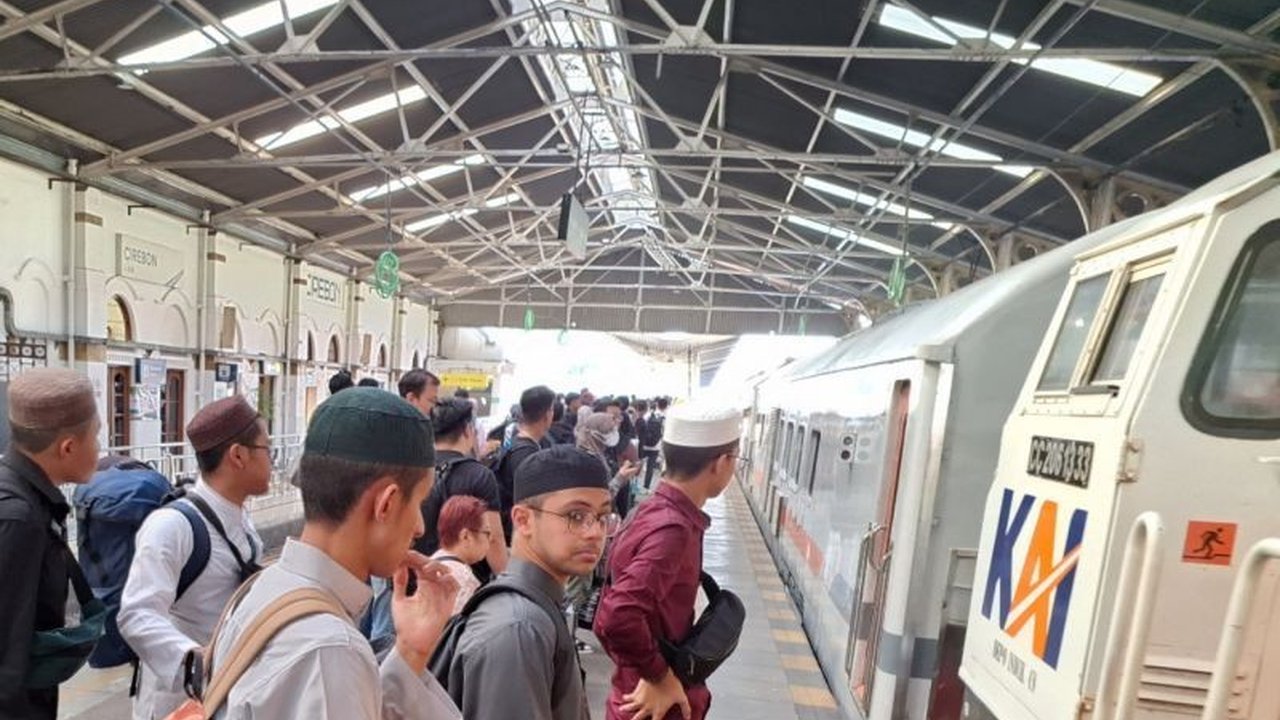 KAI Daop 3 Cirebon Siapkan 23.404 Tiket untuk Libur Panjang Waisak