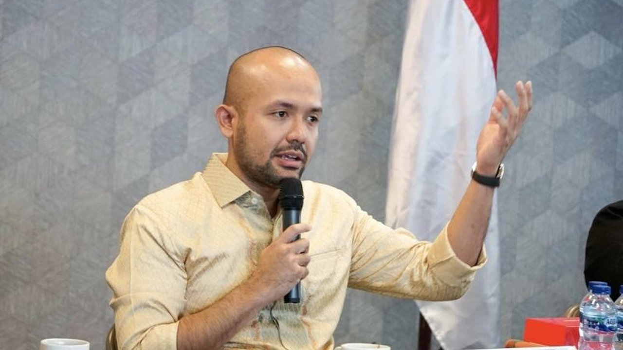 Himpunan Pengusaha Muda Indonesia (HIPMI) mendorong strategi baru untuk mengoptimalkan konsumsi masyarakat dan investasi guna meningkatkan pertumbuhan ekonomi nasional yang melambat.