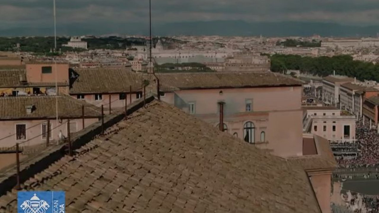 Konklaf Kepausan di Vatikan menghasilkan terpilihnya Paus ke-267 lebih cepat dari perkiraan, ditandai dengan asap putih yang mengepul dari Kapel Sistina pada Kamis malam.