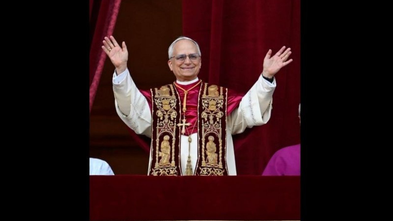 Kardinal Robert Prevost terpilih sebagai Paus Leo XIV, menandai sejarah baru bagi Gereja Katolik dengan Paus pertama dari Amerika Serikat.