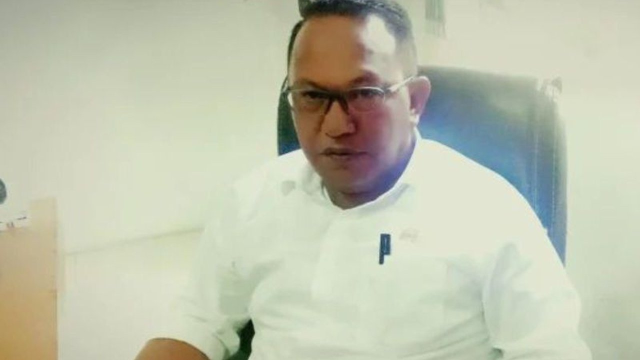 DPRD Kota Ambon sedang membahas Ranperda pengumpulan uang dan barang untuk menertibkan praktik penggalangan dana liar di jalanan dan meningkatkan transparansi.