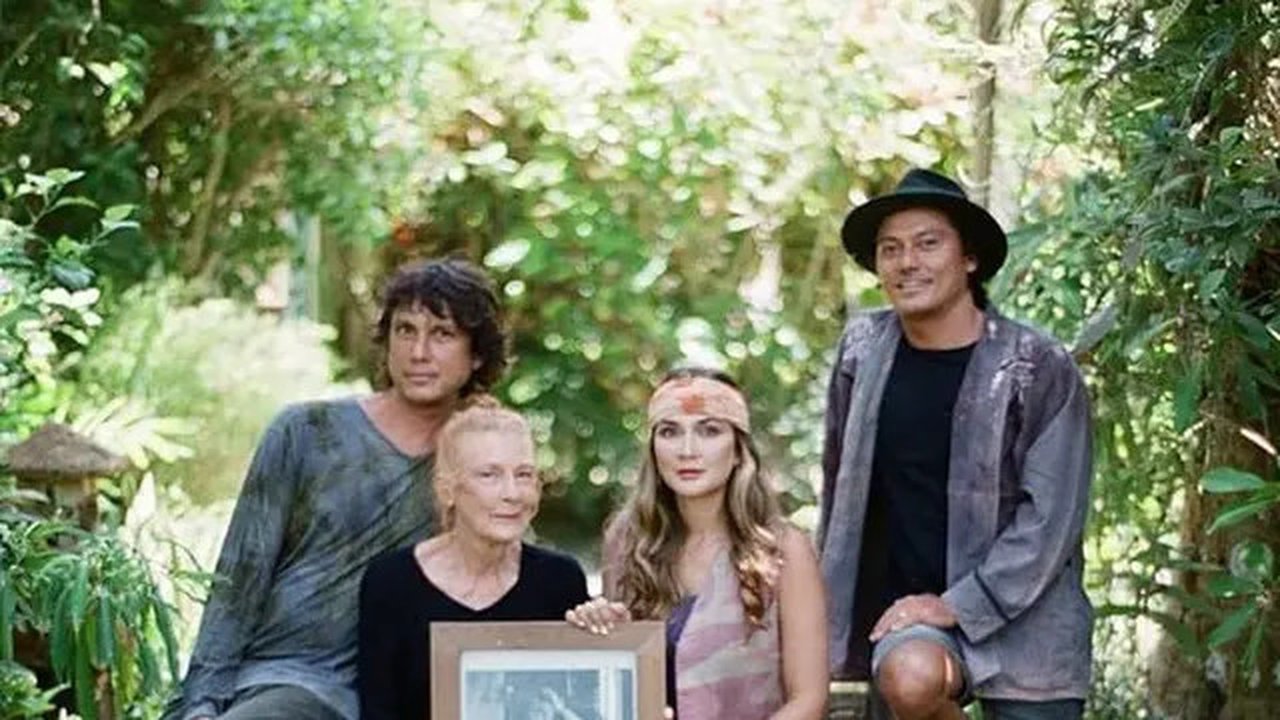 Tipi Jabrik jadi sorotan publik saat muncul dalam upacara Olimpiade Tokyo sebagai pelatih. (Sumber: Instagram/lunamaya)