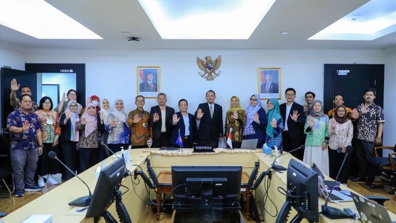 Kemnaker RI dan Departemen Keselamatan dan Kesehatan Kerja Malaysia bahas implementasi pedoman ASEAN untuk pencegahan dan penanggulangan HIV/AIDS di tempat kerja.