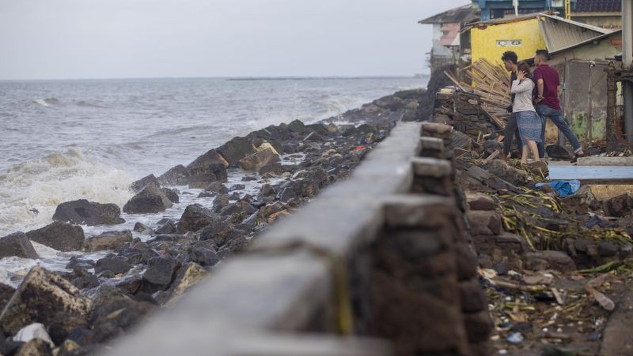 Cadangan devisa Indonesia mencapai 152,5 miliar dolar AS di April 2025, sementara investor asing menunjukkan minat besar pada proyek Giant Sea Wall.