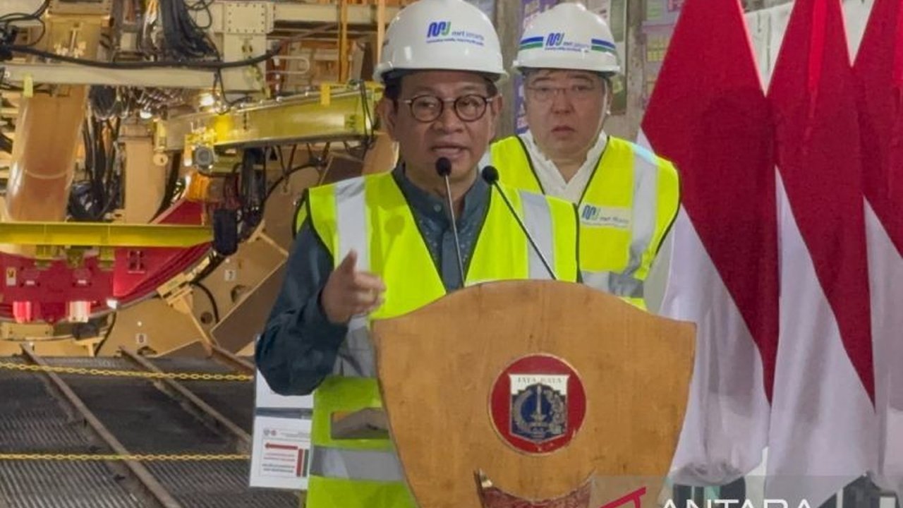 Pemerintah Provinsi DKI Jakarta akan meluncurkan rute baru Transjabodetabek pekan depan untuk mengurangi kemacetan di Jakarta, dengan rencana pengembangan MRT ke arah timur dan barat.