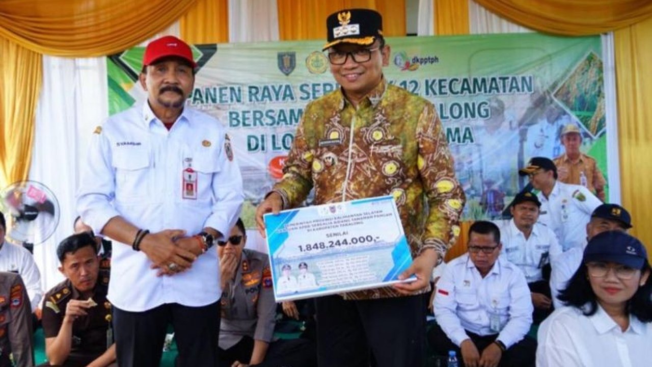 Pemerintah Provinsi Kalimantan Selatan (Pemprov Kalsel) salurkan bantuan Rp3,3 miliar untuk sektor pertanian dan ketahanan pangan Kabupaten Tabalong guna meningkatkan kesejahteraan petani.