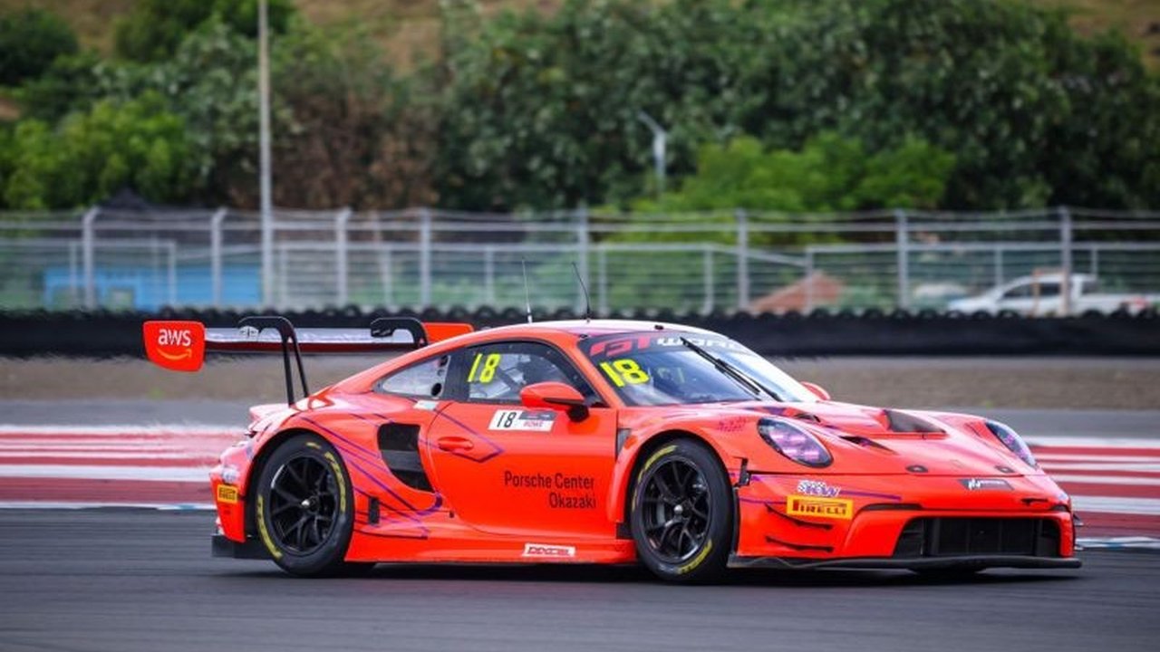 Pembalap GT World Challenge Asia di Sirkuit Mandalika mengikuti pengarahan terkait teknis, keselamatan, dan regulasi balap sebelum sesi latihan dimulai pada 9-11 Mei 2025, sekaligus menegaskan kesiapan Mandalika sebagai tuan rumah balap kelas dunia.