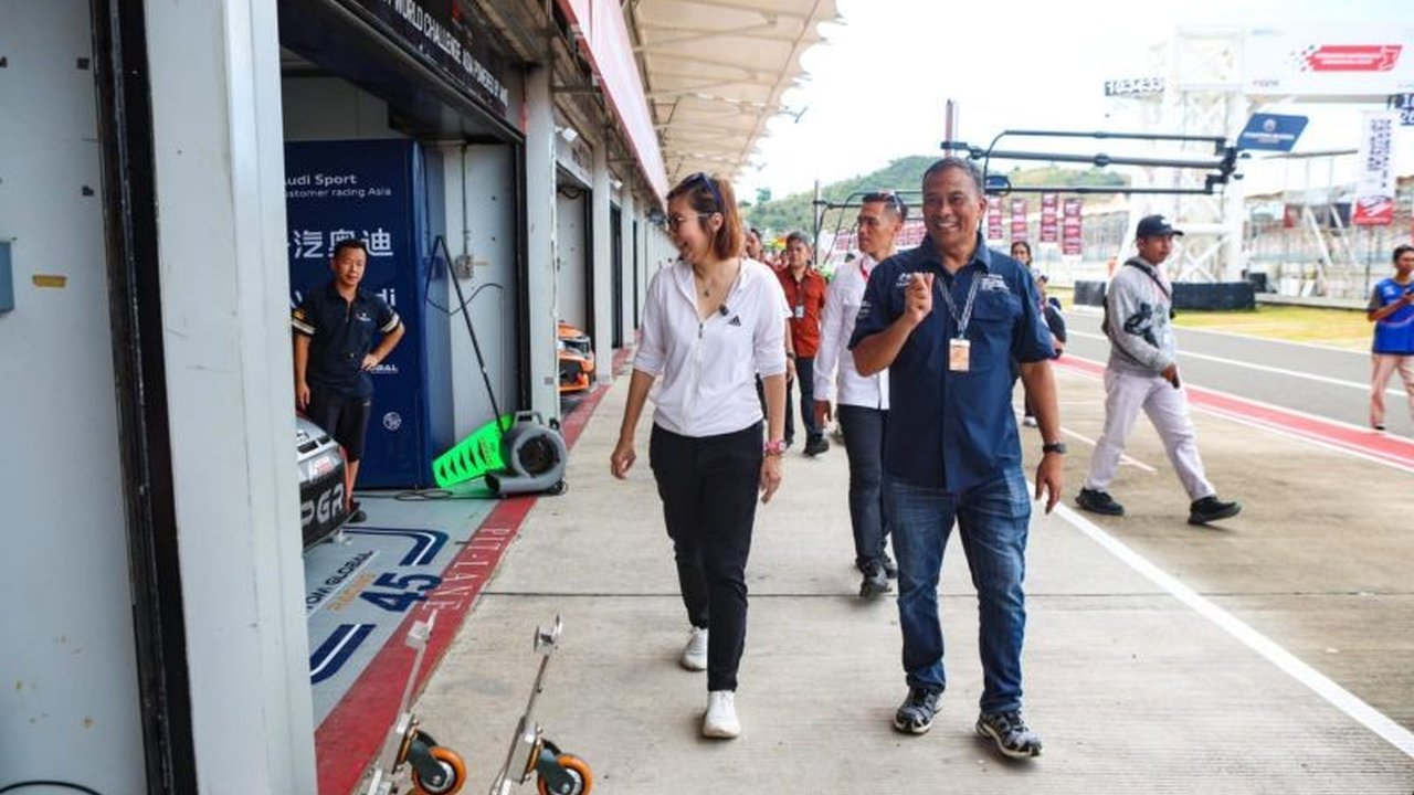 GT World Challenge Asia di Sirkuit Mandalika tak hanya menarik wisatawan olahraga, tetapi juga membuka peluang besar bagi pertumbuhan ekonomi kreatif masyarakat Lombok.