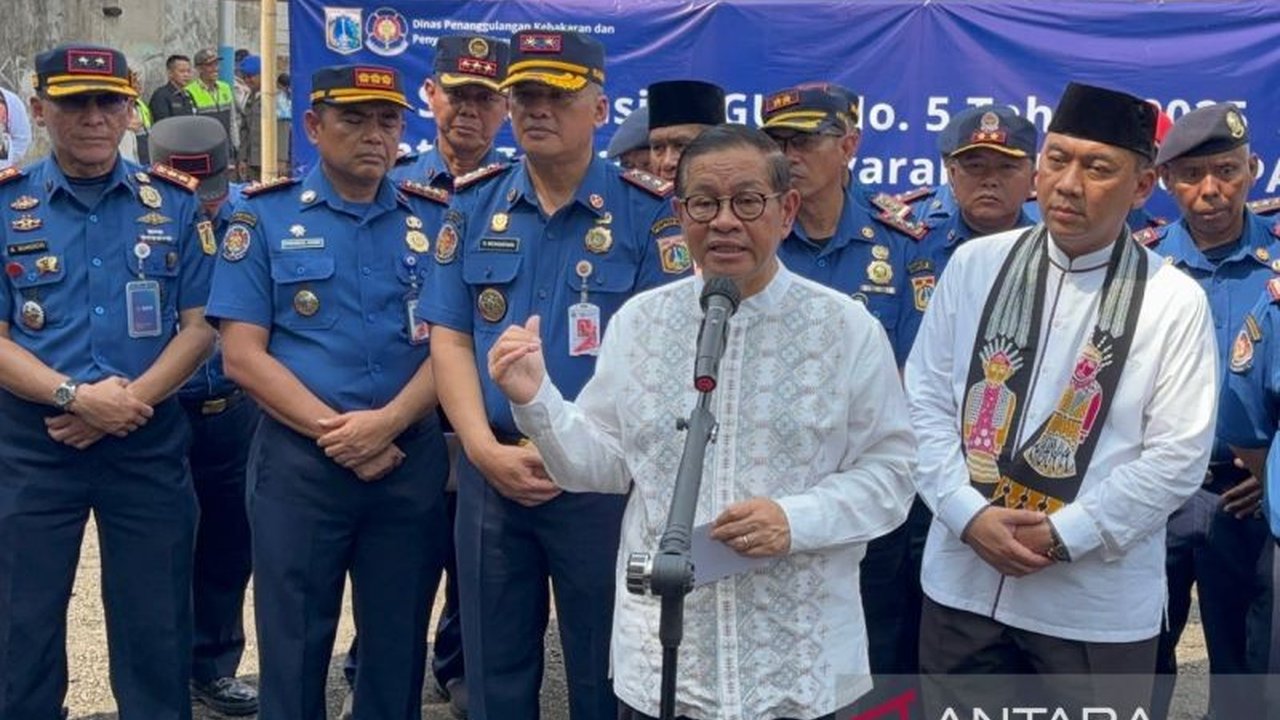 Gubernur DKI Jakarta, Pramono Anung Wibowo, menginstruksikan agar setiap RT di Jakarta memiliki dua APAR untuk mencegah kebakaran, mengingat tingginya angka kebakaran di ibu kota.