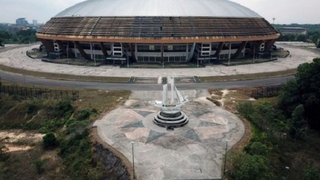 Dispora Riau mengklarifikasi pernyataan Gubernur Riau terkait rencana penjualan Stadion Utama Riau, menyebutnya sebagai respons spontan, dan membuka peluang kerja sama dengan pihak ketiga untuk pengelolaan stadion tersebut.