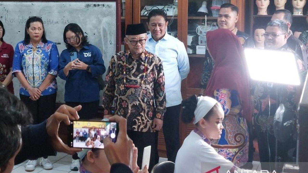 Pemerintah Kalimantan Tengah (Kalteng) akan menindaklanjuti program revitalisasi 11.440 sekolah nasional dari Kemendikdasmen, termasuk renovasi dan pembangunan sekolah baru, selaras dengan visi Presiden.