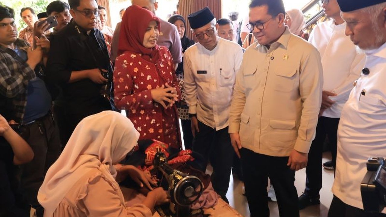 Program UMKM Bisa Ekspor berhasil membukukan transaksi hingga Rp850 miliar hingga April 2025, berkat fasilitasi pemerintah dan peran aktif Atase Perdagangan di berbagai negara.